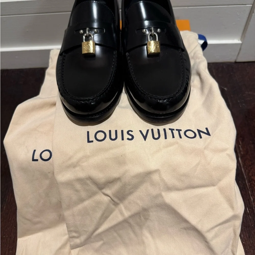 Louis Vuitton Black Leather Padlock
Loafers Women IT 41 US 11 LV Lock
Flats - Picture 9 of 11